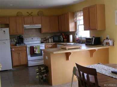 Kitchen with lots of cabinets and counter space!! 
