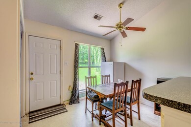 Dining area (1 of 2)