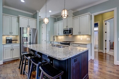 5621 Andrews Reach Loop-large-007-010-P5