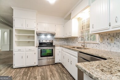 5498 Aucilla Creek Ln, Stone Mountain, GA 30087 - photo 5