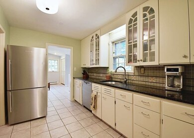 39 Saxon Rd, Worcester, MA 01602 - photo 2