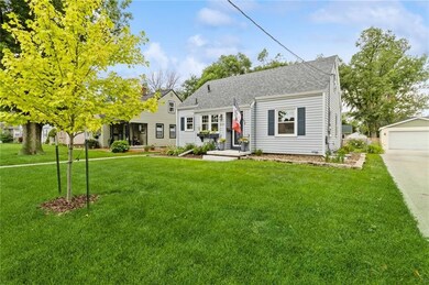 2520 46th St, Des Moines, IA 50310 - photo 2