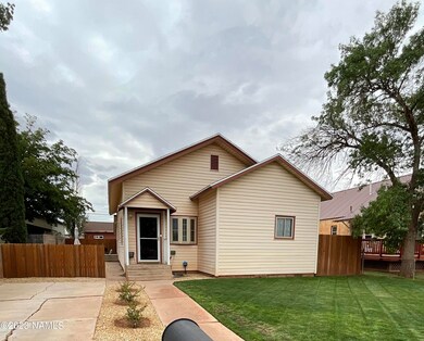 517 W Hillview St, Winslow, AZ 86047 - photo 2