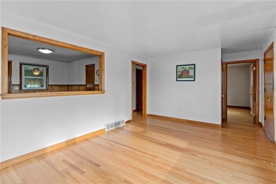 34 Bellmore Dr, Pawtucket, RI 02861 - photo 6