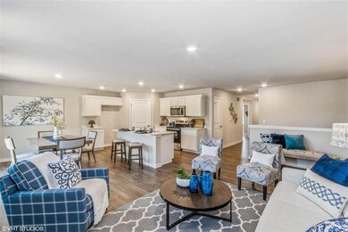 9823 Marnewood Dr, Johnston, IA 50131 - photo 6