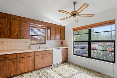 SPACIOUS KITCHEN