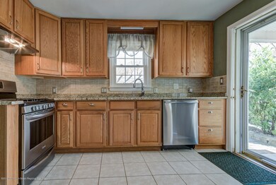 37 Ravine Dr Matawan NJ 07747-large-011-