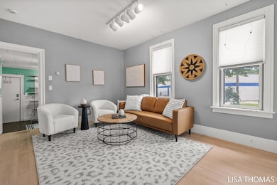 1-web-or-mls-A7402861