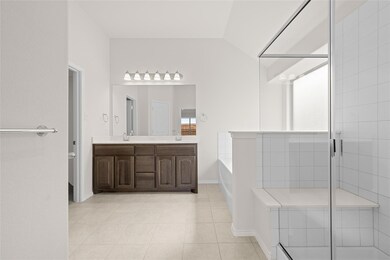 907 Beverly Dr, Cleburne, TX 76033 - photo 3