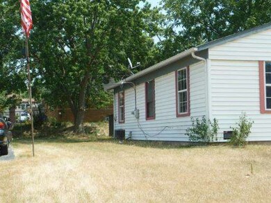 162 Mora Rd, Carpentersville, IL 60110 - photo 3