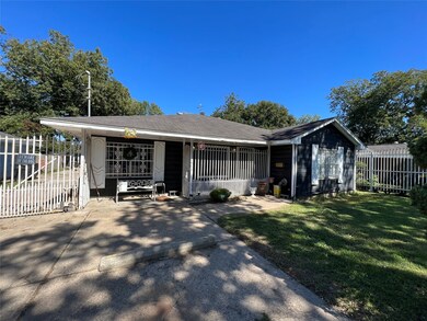 65 Veenstra St, Houston, TX 77022 - photo 2