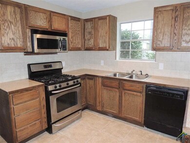 702 Jeffery Dr, Tyler, TX 75703 - photo 3