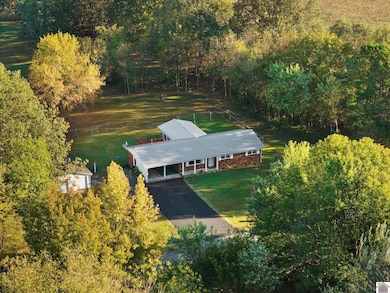 123 Crouch Dr, Calvert City, KY 42029 - photo 2