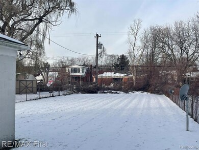 23113 Hayes Ave, Eastpointe, MI 48021 - photo 4