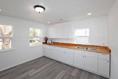 8-Kitchen