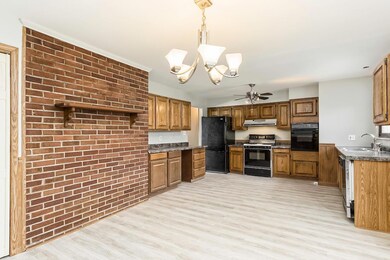 Kitchen/Eating Area