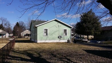 Ferris backyard toward house pic
