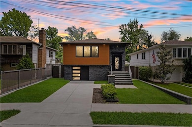 164 N Railroad St, Staten Island, NY 10312 - photo 2