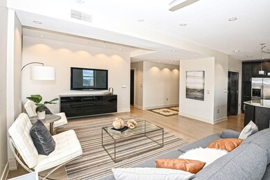 Amenities: open floorplan, wide plank oak floor, L