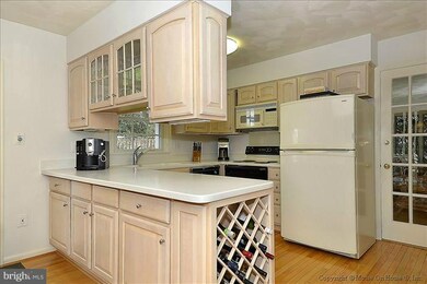 2121 Veranda Ct, Falls Church, VA 22043 - photo 2