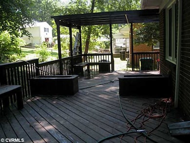 Exterior Front - DOUBLE SIZED DECK