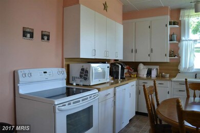359 W Queen St, Chambersburg, PA 17201 - photo 5