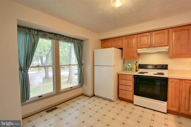 8346 Mary Lee Ln, Laurel, MD 20723 - photo 3