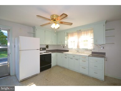 1808 Clinton Rd, Norristown, PA 19403 - photo 2