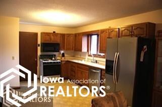 1509 N 3rd Ave W, Newton, IA 50208 - photo 7