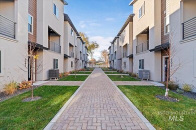 1719 Rock W Burlison Ln, Boise, ID 83705 - photo 6