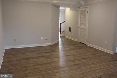 12756 Heron Ridge Dr, Fairfax, VA 22030 - photo 4