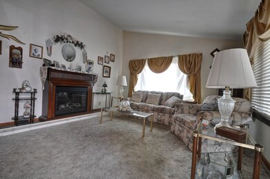 150 Sioux Ave, Carpentersville, IL 60110 - photo 2