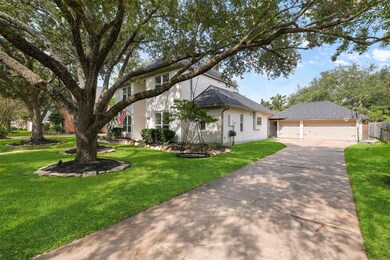 304 Lakeview Cir, Friendswood, TX 77546 - photo 2