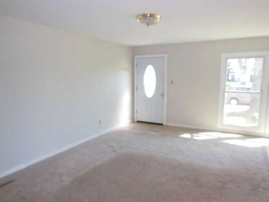 608 Topeka Dr, Carpentersville, IL 60110 - photo 3