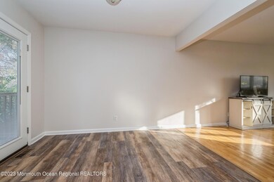 Kitchen eating area 3