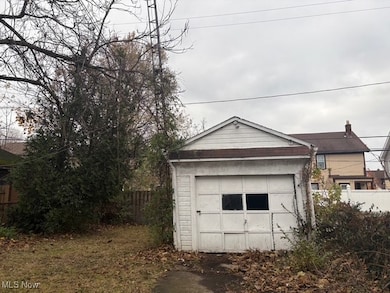 3604 Pennington Rd, Cleveland, OH 44120 - photo 3