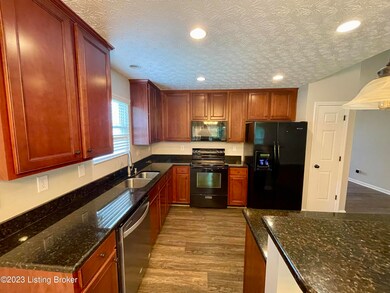 8901 Amaranth Dr, Louisville, KY 40228 - photo 5