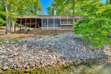 Shows Great 1055 Red Bud Ln-67