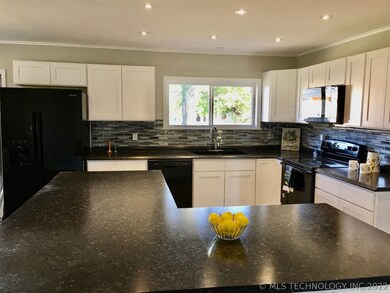 711 N Division St, Cleveland, OK 74020 - photo 3