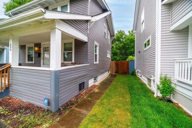 690 E Kossuth-7