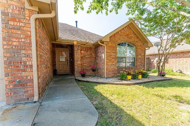 703 Oakmont Dr, Ennis, TX 75119 - photo 2