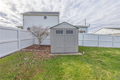 13 Trader St, Uniontown, PA 15401 - photo 5