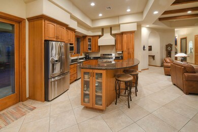 3879 N River Gate