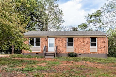 329 Stevens St, Appomattox, VA 24522 - photo 2