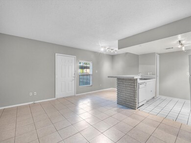 935 Byrne St unit 17, Houston, TX 77009 - photo 5