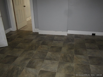 13 Hampshire St, Holyoke, MA 01040 - photo 6