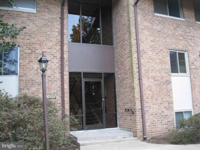 18607 Walkers Choice Rd unit 6, Montgomery Village, MD 20886 - photo 2