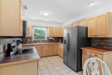 1109 W Camellia Dr, Brandon, FL 33510 - photo 7