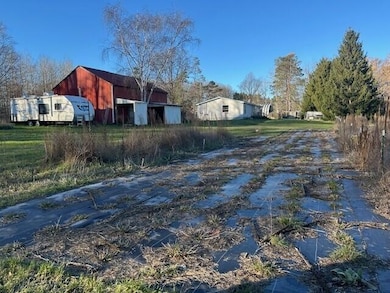 1660 N Bard Rd, Gladwin, MI 48624 - photo 5