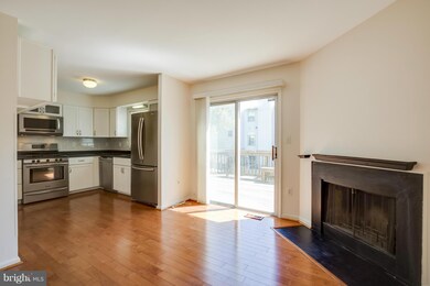 3057 Hickory Grove Ct, Fairfax, VA 22031 - photo 6